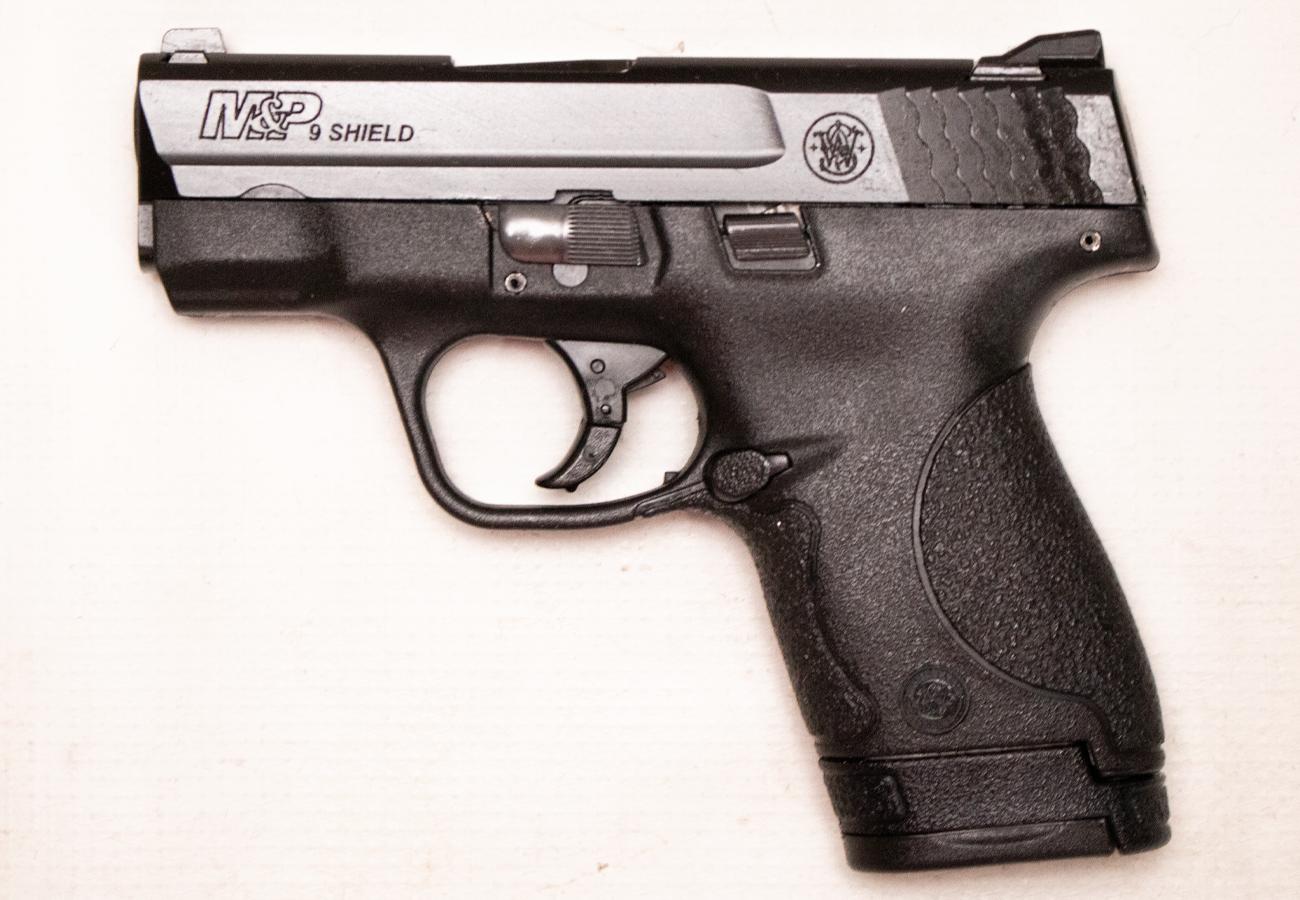 SMITH AND WESSON M&P9 Shield  9mm Police Trade-In Semi-Auto Pistol with Finger Rest Magazine